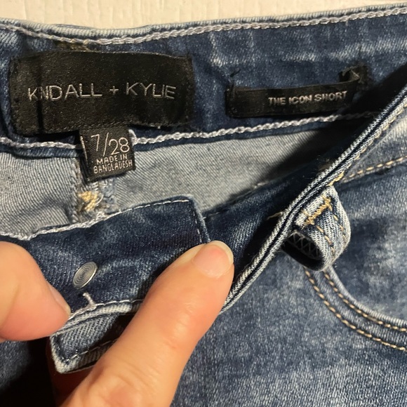 Kendall + Kylie Denim Icon Denim Jean Shorts, distressed detail, cuffed, Size 7 - Picture 5 of 8